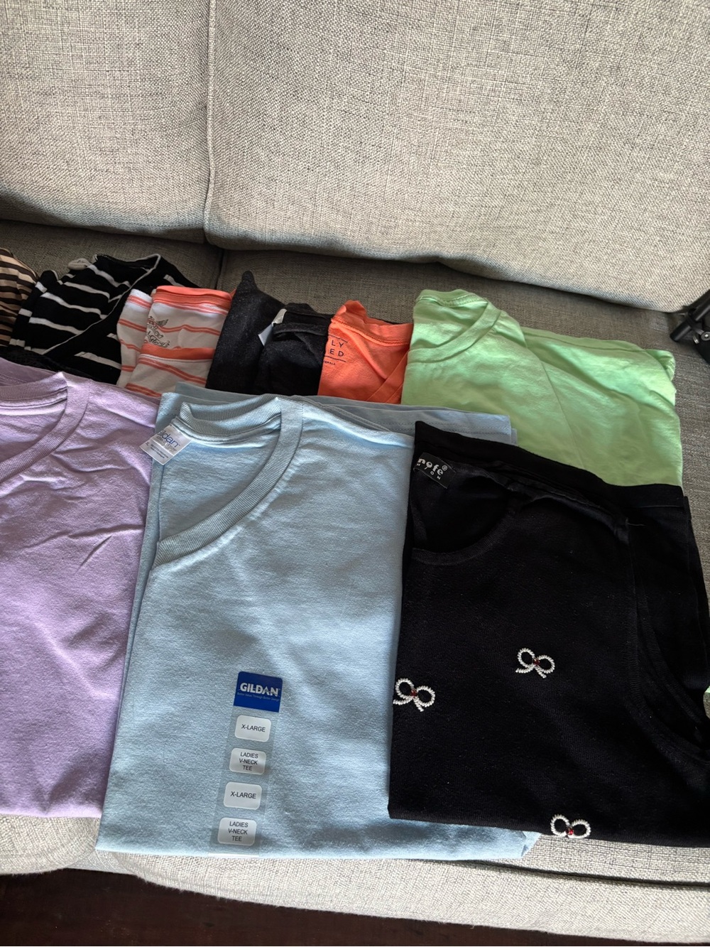 13 pcs Mixed Women's Tops Bundle - Multiple Colors size L/XL - Picture 2 of 6